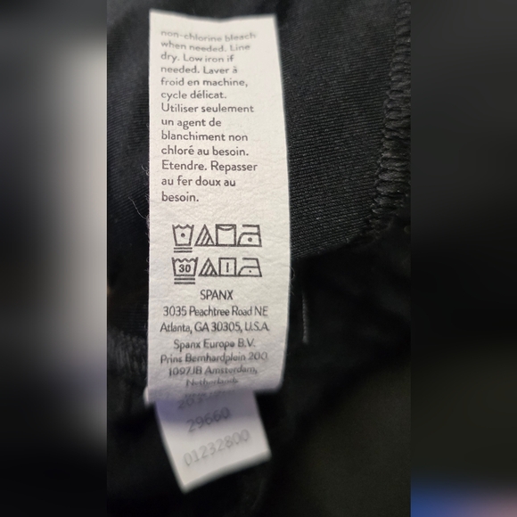 NWOT...SPANX Black Joggers Sleek Versatile Design Women's Size S - Picture 11 of 12